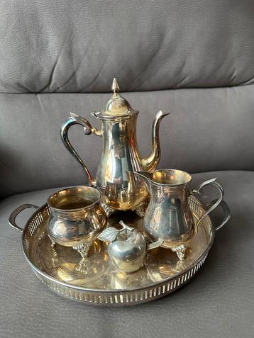 Verzilverde Theeset beschikbaar voor biedingen