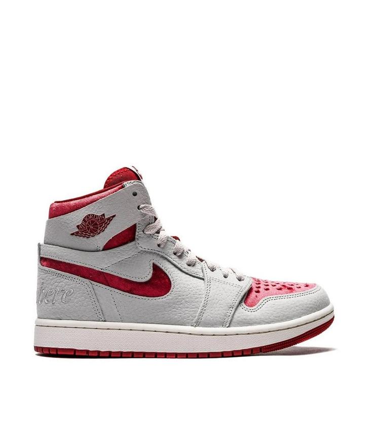 Air Jordan 1 CMFT ‘Valentine’s day’ - maat 38, Kleding | Dames, Schoenen, Nieuw, Sneakers of Gympen, Grijs, Ophalen of Verzenden