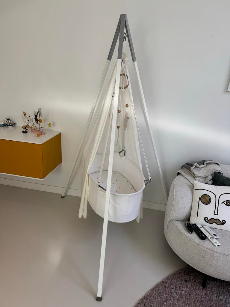Leander Classic Hangwieg met hemeltje, driepoot en matras, Ophalen, Gebruikt, Wieg