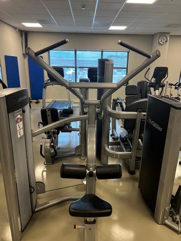Life Fitness Lat Pulldown - Nieuwstaat beschikbaar voor biedingen