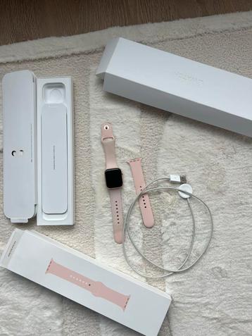 Apple Watch Series 6 40mm gold aluminium case pink sand band beschikbaar voor biedingen