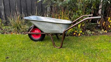 Kruiwagen met zo goed als nieuw wiel (stalen velg) beschikbaar voor biedingen