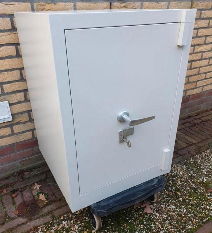 Uitstekende robuuste en inbraakwerende kluis, Huis en Inrichting, Brandblussers en Brandkasten, Zo goed als nieuw, Ophalen