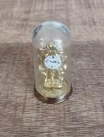 GOUDKLEURIG KLOKJE IN STOLP VOOR POPPENHUIS 1:12, Verzamelen, Poppenhuizen en Toebehoren, Ophalen of Verzenden, Zo goed als nieuw