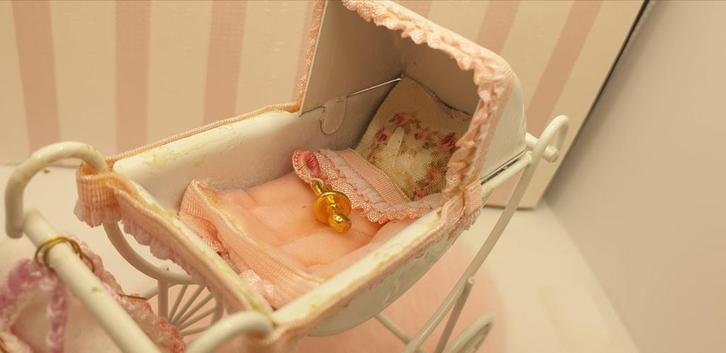 Poppenhuis Wandelwagen 1:12 - Handgedecoreerd, Kinderen en Baby's, Speelgoed | Poppenhuizen, Nieuw, Verzenden