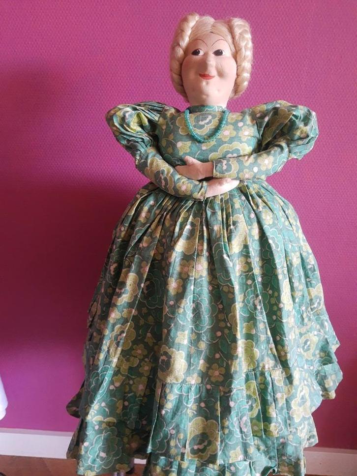 Geweldige vintage USSR babushka stoffen theemuts / pronkstuk, Verzamelen, Poppen, Gebruikt, Pop, Ophalen of Verzenden