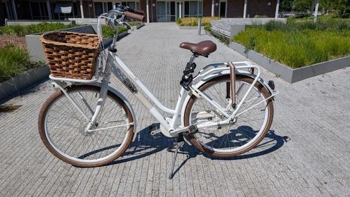 Witte Giant Dames Fiets met mand in goede staat, Fietsen en Brommers, Fietsen | Dames | Damesfietsen, Gebruikt, Giant, Versnellingen