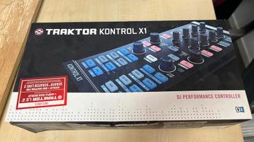 Traktor audio 10 en een kontrol x1 beschikbaar voor biedingen