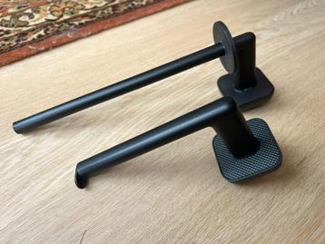 toiletrol houder en een reserve toiletrolhouder  beschikbaar voor biedingen