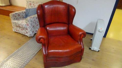 klassieke oor-fauteuil in leer uitgevoerd., Huis en Inrichting, Fauteuils, Gebruikt, Hout, Leer, 75 tot 100 cm, 75 tot 100 cm