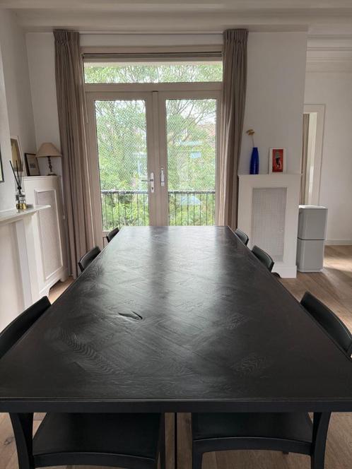 Design eettafel Goossens – zwart eiken vissengraat & staal, Huis en Inrichting, Tafels | Eettafels, Zo goed als nieuw, 100 tot 150 cm