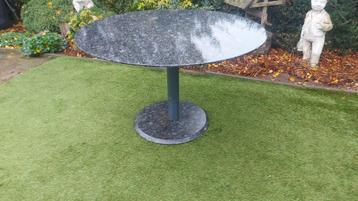 Prachtige ronde tuintafel  beschikbaar voor biedingen