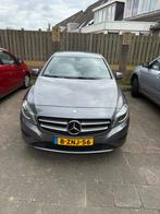 Mercedes-Benz A-Klasse A180 1.6 Blue Efficiency 2015 Grijs, Auto's, Voorwielaandrijving, 65 €/maand, 680 kg, 4 cilinders