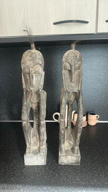 Afrikaanse beelden set hout beschikbaar voor biedingen
