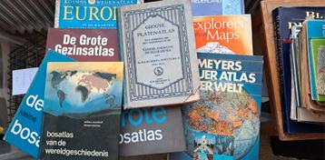 Heel veel atlassen  beschikbaar voor biedingen