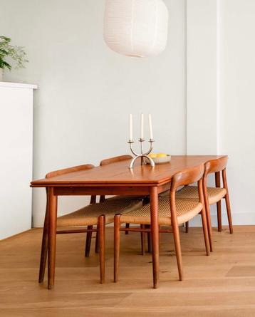 Danish teak mid century dining table beschikbaar voor biedingen