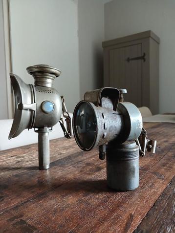 Twee carbidlampen beschikbaar voor biedingen