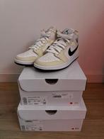 Nike Jordan 1 Mid Coconut Milk (Women's) 36 & 43, Kleding | Dames, Nieuw, Nike, Ophalen of Verzenden, Wit