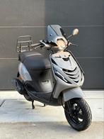 PIAGGIO ZIP 4T 2V BROM 2016 FULL OPTION NARDO GREY, Fietsen en Brommers, Scooters | Piaggio, Ophalen, Maximaal 45 km/u, Zip, Zo goed als nieuw