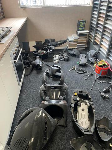 Partij piaggio zip onderdelen beschikbaar voor biedingen
