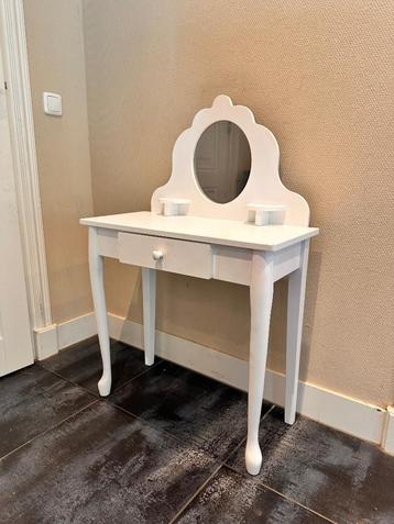Make up tafel  beschikbaar voor biedingen