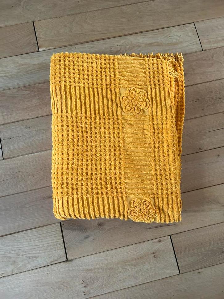 Gele sprei met wafelstructuur, Antiek en Kunst, Antiek | Kleden en Textiel, Verzenden