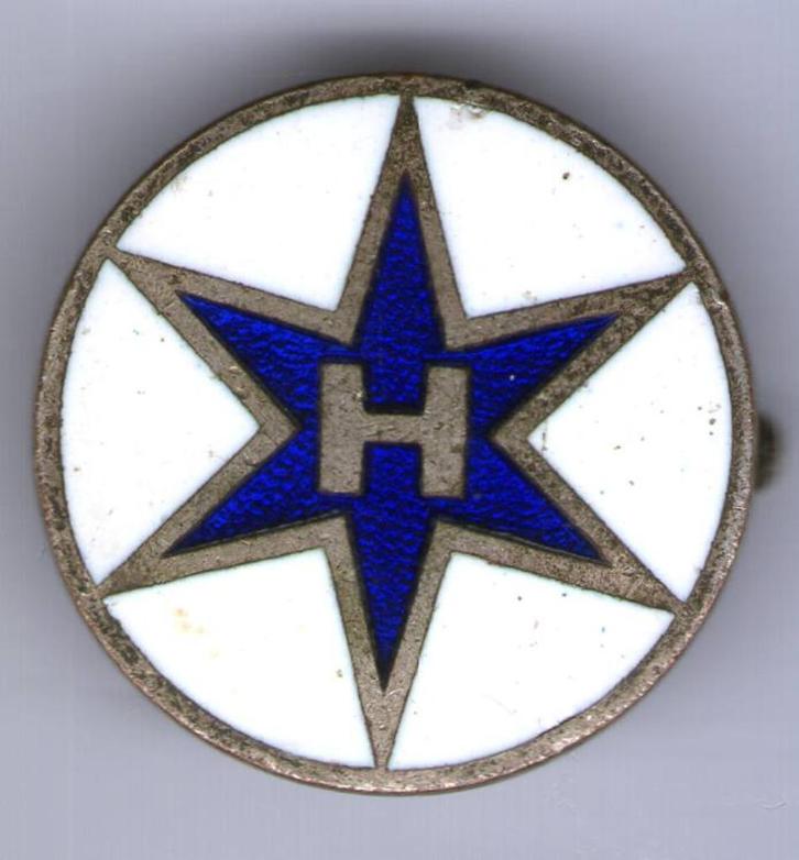 HENSCHEL email zilverkleurig tractor broche 20 mm ( E_007 ), Verzamelen, Speldjes, Pins en Buttons, Nieuw, Speldje of Pin, Transport