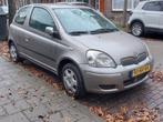 Toyota Yaris 1.3 16V Vvti 3DR Linea SOL 2004 Grijs, Voorwielaandrijving, Stof, Zwart, 400 kg