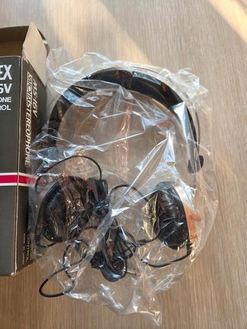 Satolex, stereophone beschikbaar voor biedingen