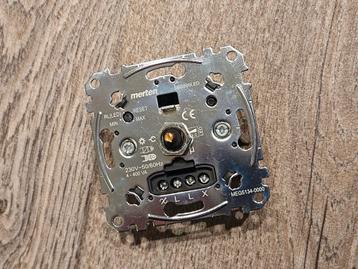 2x Merten Dimmer - SB9200LED beschikbaar voor biedingen