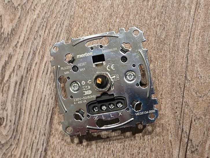 2x Merten Dimmer - SB9200LED, Doe-het-zelf en Verbouw, Elektra en Kabels, Gebruikt, Schakelaar, Ophalen of Verzenden