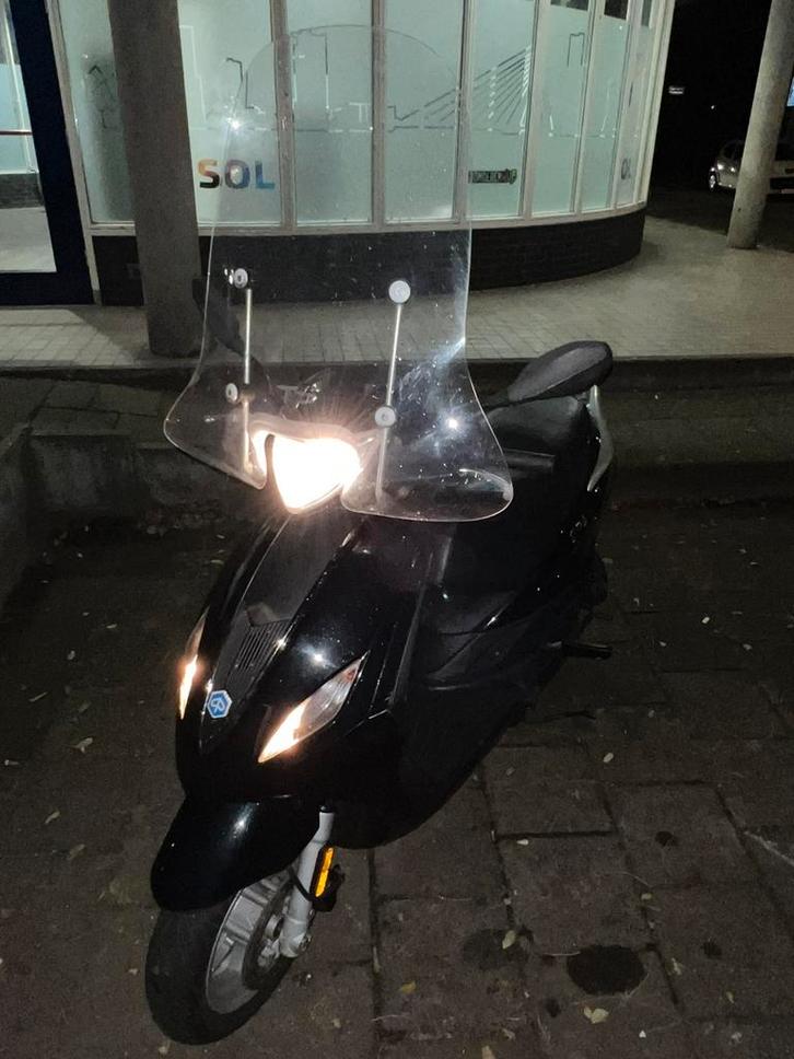 Piaggio Fly 50 – Zwart – 12.032 km, Fietsen en Brommers, Scooters | Piaggio, Zo goed als nieuw, Fly, Maximaal 45 km/u, Benzine
