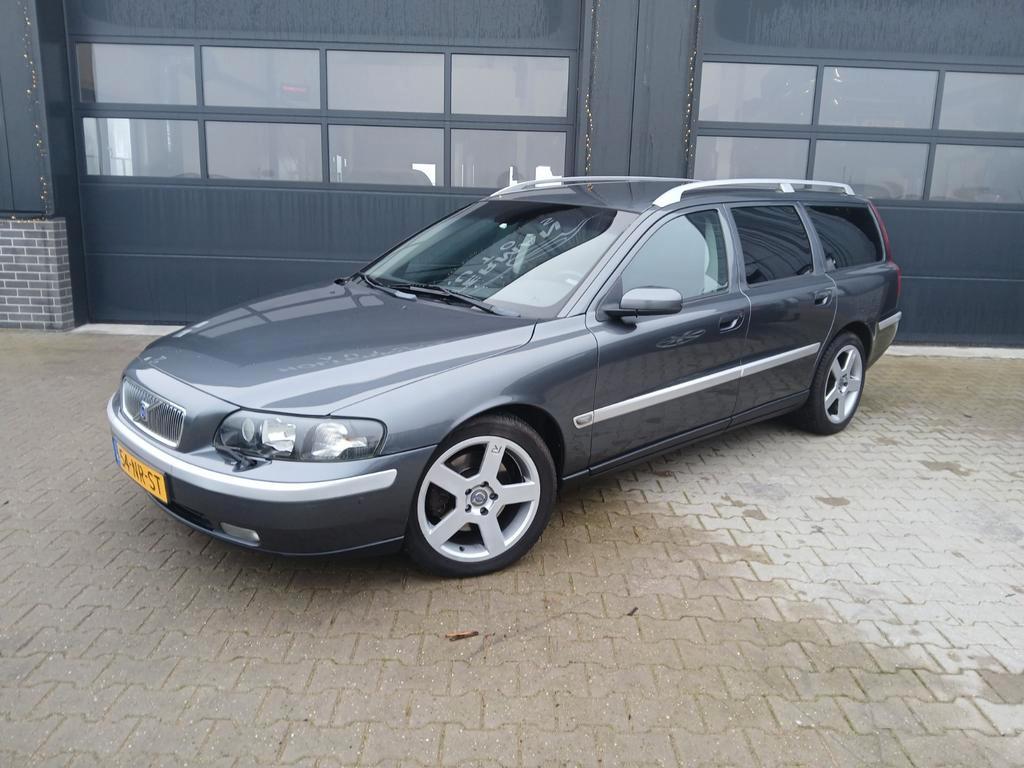 Volvo V70 2.5 T AUT 2004 Grijs