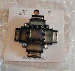 Vintage broche kruis kristallen Glas en Strass, Overige materialen, 4 tot 7 cm, Met strass, Verzenden
