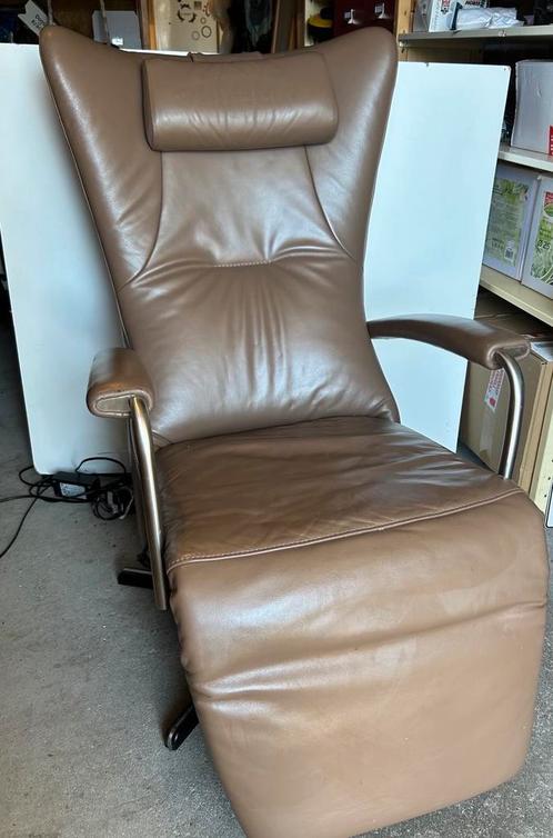 Sta op stoel electrisch, Huis en Inrichting, Fauteuils, Gebruikt, Leer, 50 tot 75 cm, Minder dan 75 cm, Ophalen