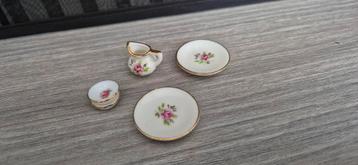 Poppenhuis Porselein Servies 1:12 beschikbaar voor biedingen