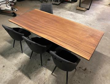 Eettafel 6-8 persoons hout boomstam mahonie (LK CREATIONS)