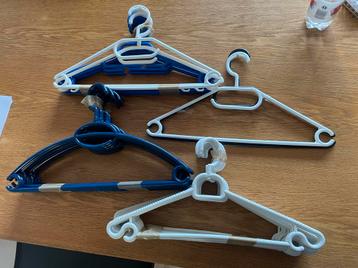 29 Hangertjes beschikbaar voor biedingen