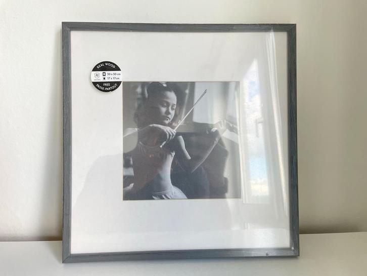 Nieuwe fotolijst 30x30 cm - Grijs Hout, Audio, Tv en Foto, Fotografie | Fotolijsten, Nieuw, Ophalen