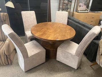 4 crème suede eetkamerstoelen op wieltjes- Nieuw! beschikbaar voor biedingen