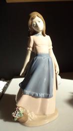 Nadal Lladro porselein beeld figurine jong meisje & bloemen, Ophalen of Verzenden