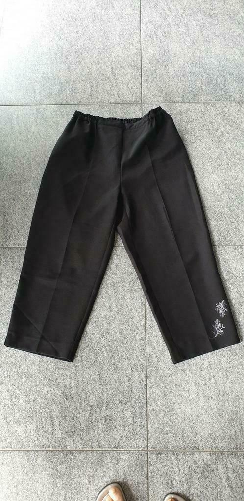Zwarte pantalon maat 42-46 (zgan), Kleding | Dames, Broeken en Pantalons, Zo goed als nieuw, Maat 42/44 (L), Zwart, Ophalen of Verzenden