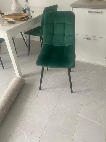 Stoelen beschikbaar voor biedingen