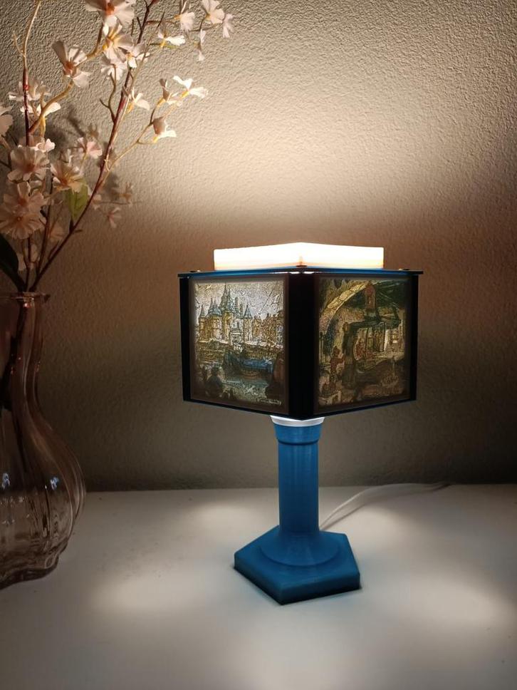 3D-geprinte moderne tafellamp met oud-Hollandse taferelen, Antiek en Kunst, Kunst | Designobjecten, Ophalen of Verzenden