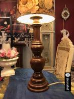 Grote brocante tafellamp antiek hout met klassiek lampenkap, Huis en Inrichting, Lampen | Tafellampen, Ophalen of Verzenden, Gebruikt