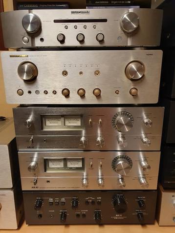 Hifi apparatuur gezocht alsook LP's en Singles en CD's beschikbaar voor biedingen