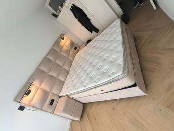 boxspring Met opbergruimte  beschikbaar voor biedingen