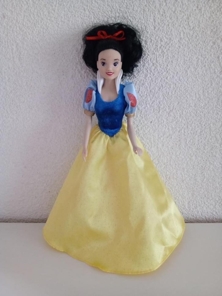 SNEEUWWITJE uit de Gelijknamige DISNEY Film , Kinderen en Baby's, Speelgoed | Poppen, Gebruikt, Overige typen, Ophalen of Verzenden