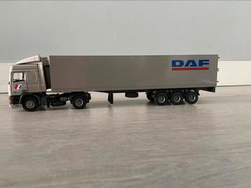 Tekno Daf95 met oplegger beschikbaar voor biedingen