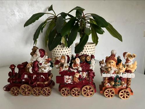 Kerstbeelden 50 cm lang (trein met 3 wagons kerstman), Diversen, Kerst, Zo goed als nieuw, Ophalen of Verzenden